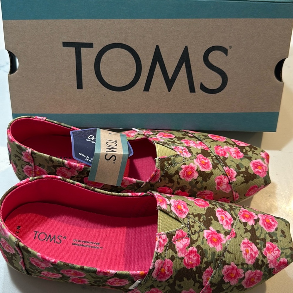 Tom’s alpargata cedar green camo slip on